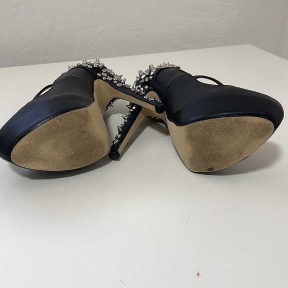 Colin Stuart heels - Picture 3 of 5